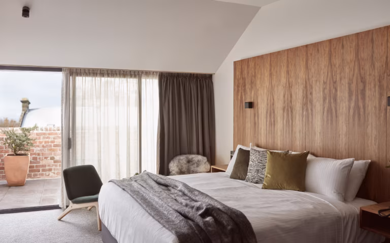 Grove Balcony room at Wharfstone Hotel